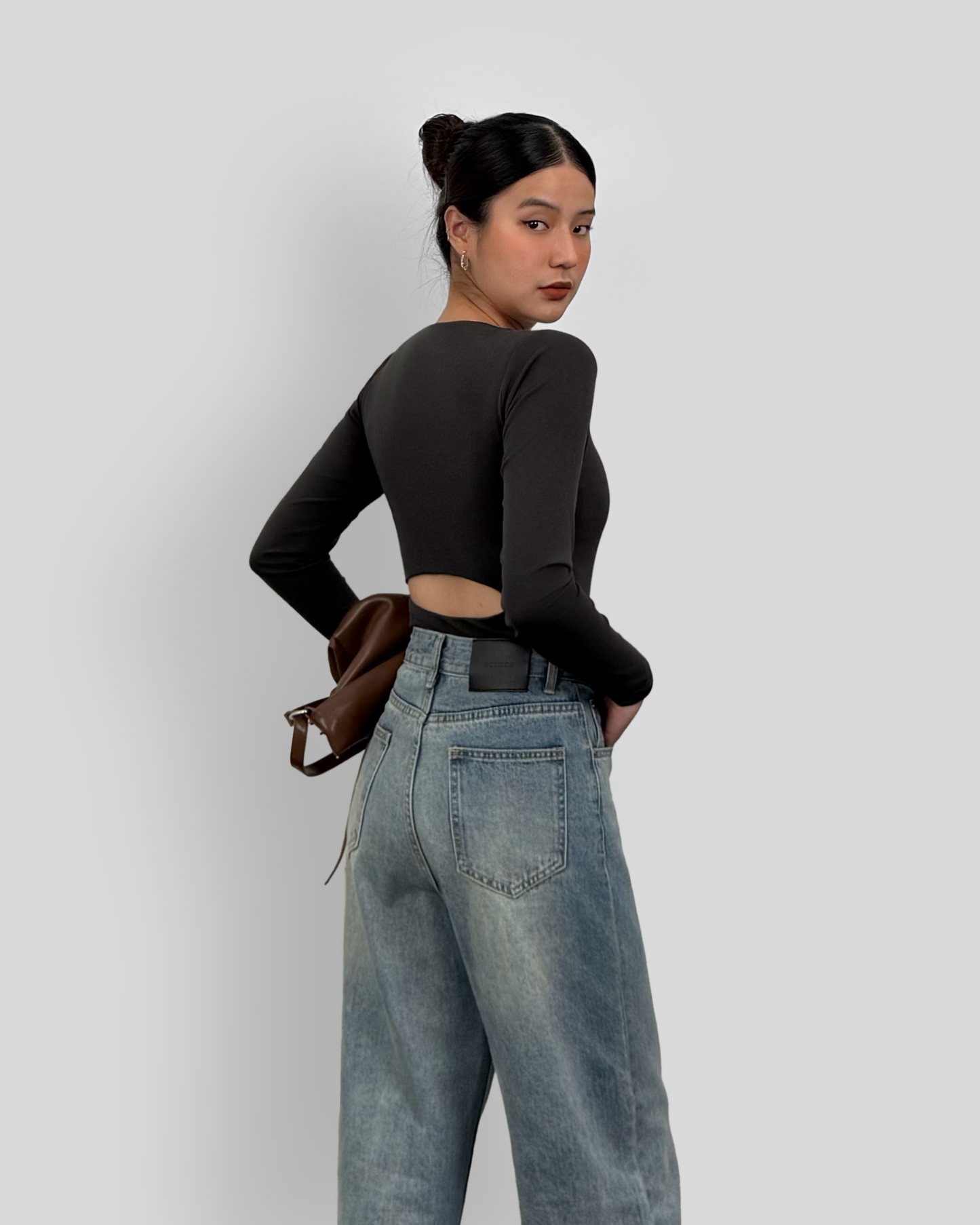 ECINOS - Fitted Open Back Longsleeved Tencel Top