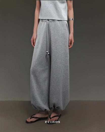 ECINOS - Emily Pleated Balloon Sweatpants