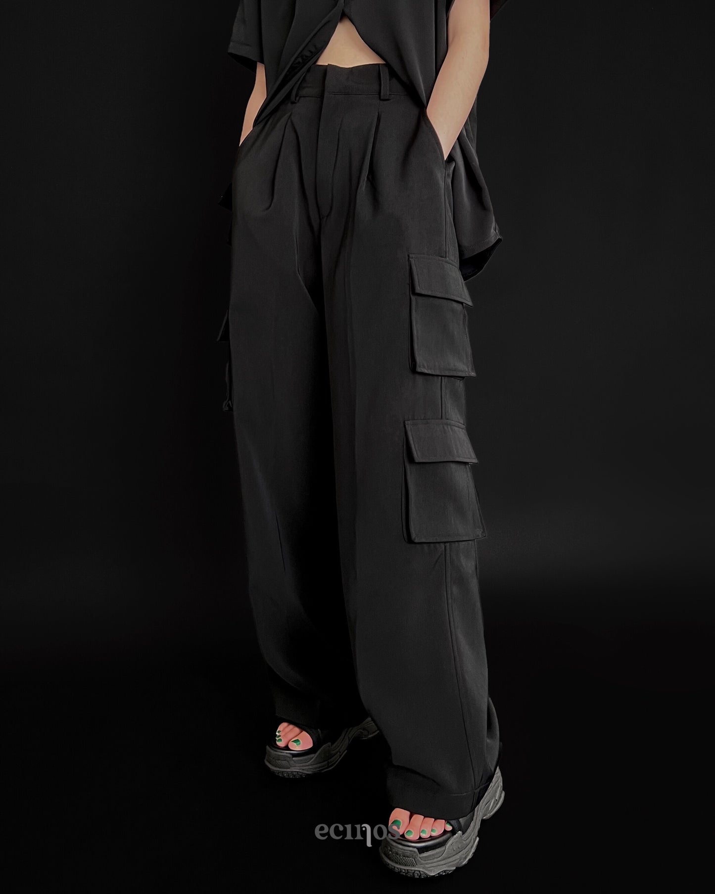 ECINOS - Darkest Cargo Pants